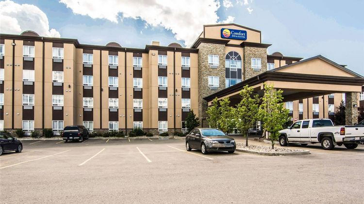 Comfort Inn & Suites Fort Saskatchewan Exterior