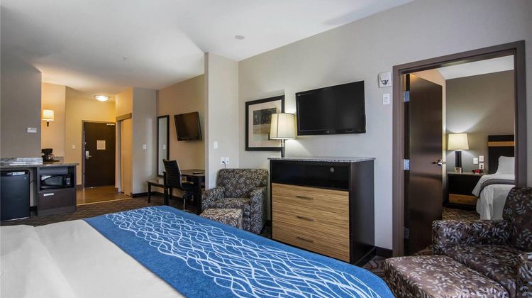 Comfort Inn & Suites Fort Saskatchewan Suite