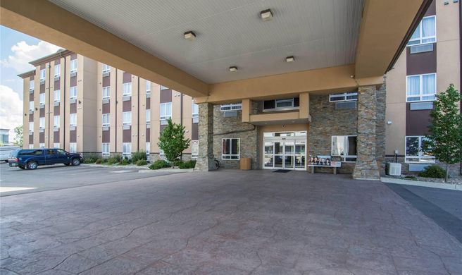 Comfort Inn & Suites Fort Saskatchewan Exterior
