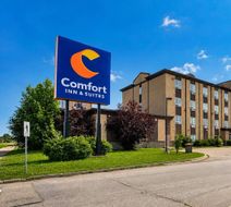 Comfort Inn & Suites Fort Saskatchewan Exterior
