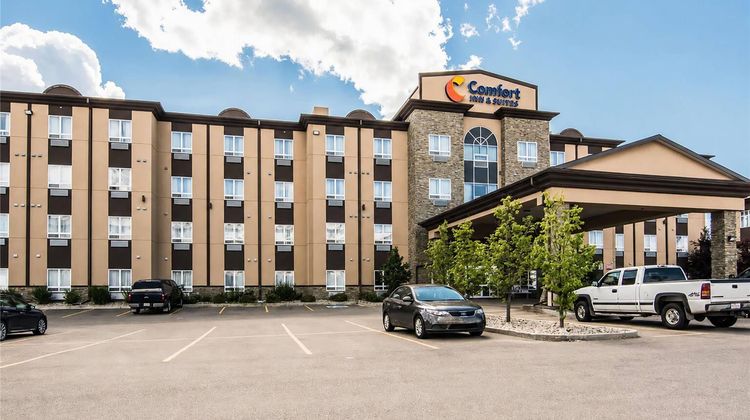 Comfort Inn & Suites Fort Saskatchewan Exterior