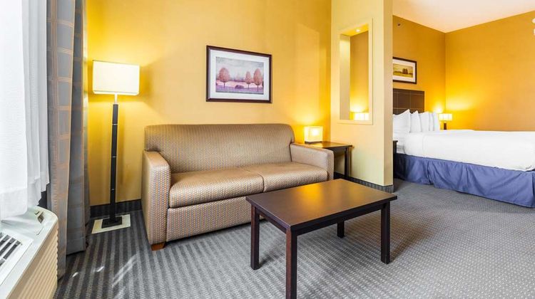 Quality Inn & Suites Room