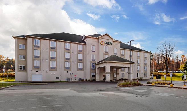 Quality Inn Orleans Exterior