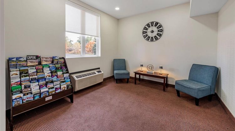 Quality Inn Orleans Lobby