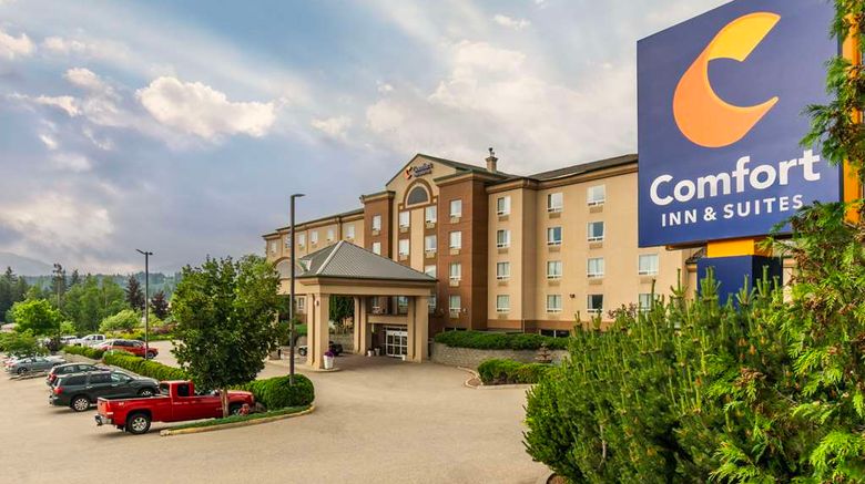 <b>Comfort Inn & Suites Exterior</b>. Images powered by <a href="https://iceportal.shijigroup.com/" title="IcePortal" target="_blank">IcePortal</a>.