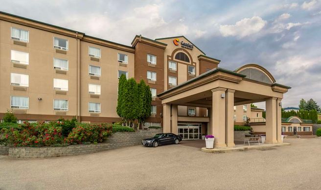 Comfort Inn and Suites Salmon Arm Exterior