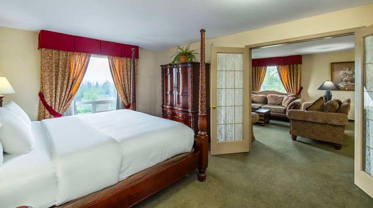 Comfort Inn and Suites Salmon Arm Suite