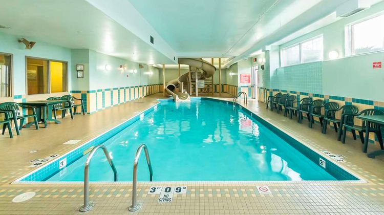 Comfort Inn and Suites Salmon Arm Pool
