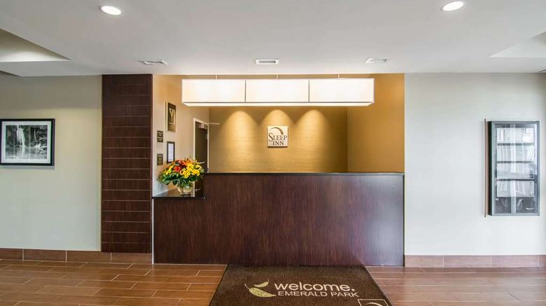 <b>Sleep Inn Lobby</b>. Images powered by <a href="https://iceportal.shijigroup.com/" title="IcePortal" target="_blank">IcePortal</a>.
