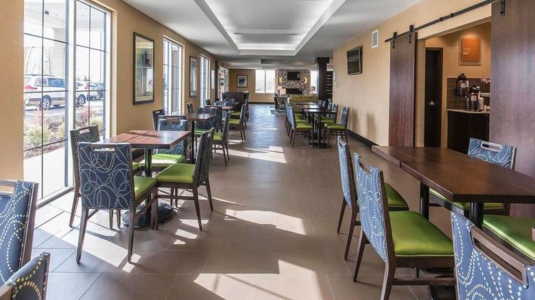 <b>Comfort Inn & Suites Calgary Restaurant</b>. Images powered by <a href="https://iceportal.shijigroup.com/" title="IcePortal" target="_blank">IcePortal</a>.