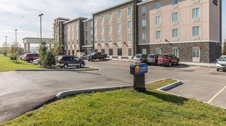 <b>Comfort Inn & Suites Calgary Exterior</b>. Images powered by <a href="https://iceportal.shijigroup.com/" title="IcePortal" target="_blank">IcePortal</a>.