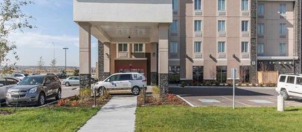 Comfort Inn & Suites Calgary Exterior