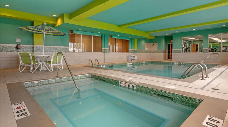 Comfort Inn & Suites Calgary Pool
