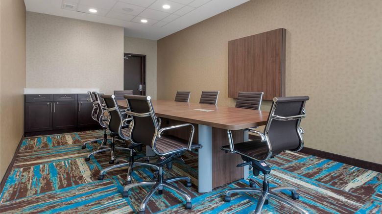 <b>Comfort Inn & Suites Calgary Meeting</b>. Images powered by <a href="https://iceportal.shijigroup.com/" title="IcePortal" target="_blank">IcePortal</a>.