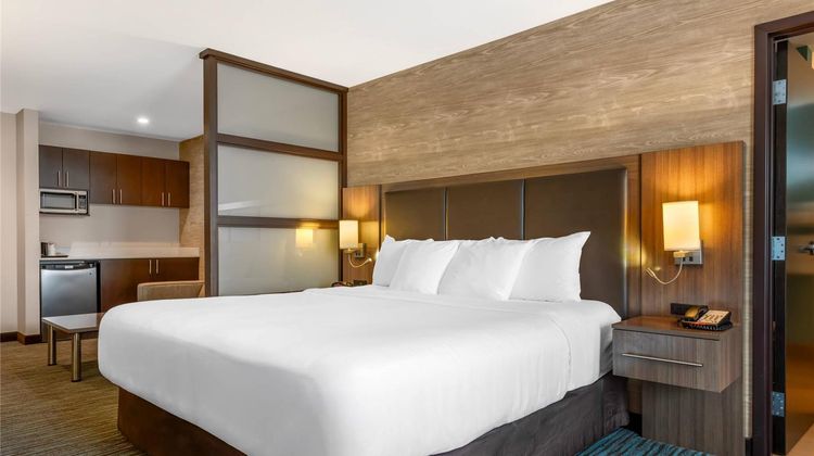 Comfort Inn & Suites Calgary Suite