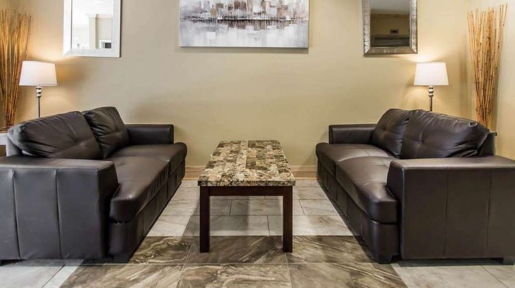 Quality Inn Moncton Lobby