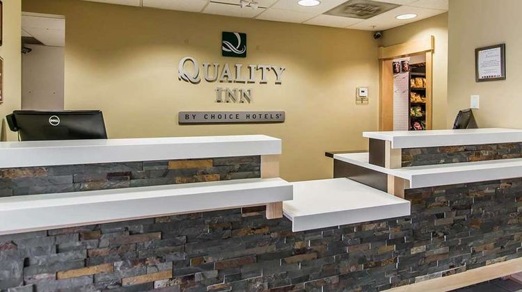 Quality Inn Moncton Lobby