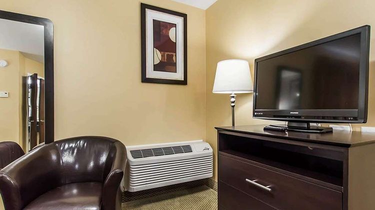 Quality Inn Moncton Room