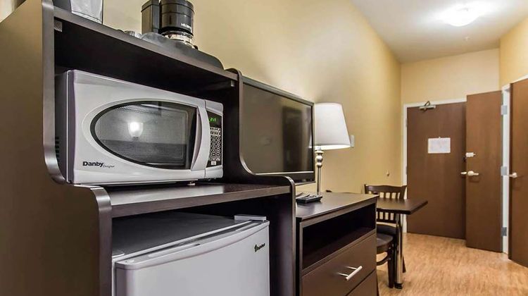 Quality Inn Moncton Room