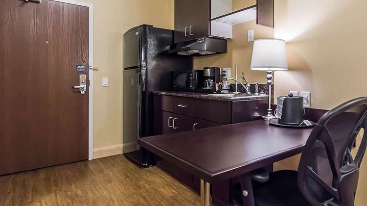Quality Inn Moncton Room