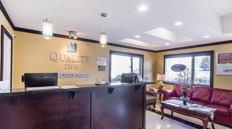 Quality Inn Merritt Lobby