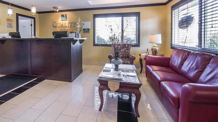 Quality Inn Merritt Lobby