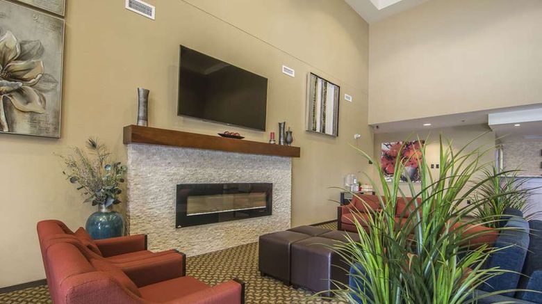 <b>Comfort Suites Regina Lobby</b>. Images powered by <a href="https://iceportal.shijigroup.com/" title="IcePortal" target="_blank">IcePortal</a>.