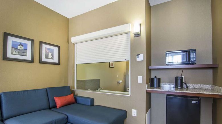 <b>Comfort Suites Regina Room</b>. Images powered by <a href="https://iceportal.shijigroup.com/" title="IcePortal" target="_blank">IcePortal</a>.
