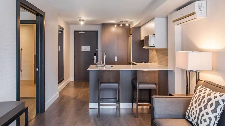<b>Les Suites Victoria, an Ascend Hotel Room</b>. Images powered by <a href="https://iceportal.shijigroup.com/" title="IcePortal" target="_blank">IcePortal</a>.