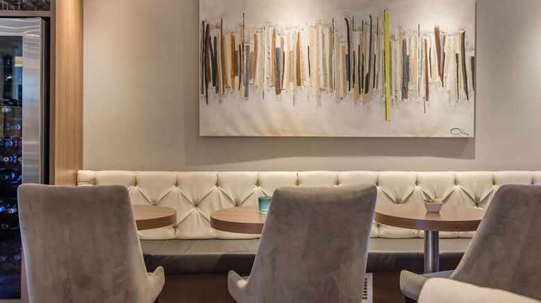 <b>Les Suites Victoria, an Ascend Hotel Restaurant</b>. Images powered by <a href="https://iceportal.shijigroup.com/" title="IcePortal" target="_blank">IcePortal</a>.