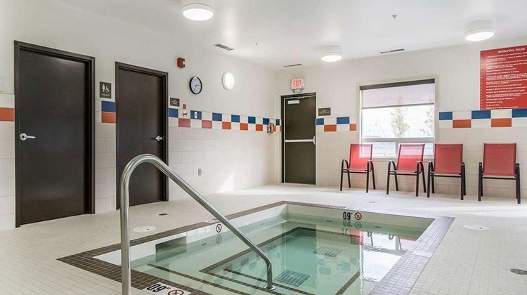 Comfort Inn & Suites Edmonton Intl Pool