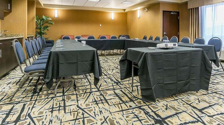 <b>Comfort Inn & Suites Edmonton Intl Meeting</b>. Images powered by <a href="https://iceportal.shijigroup.com/" title="IcePortal" target="_blank">IcePortal</a>.
