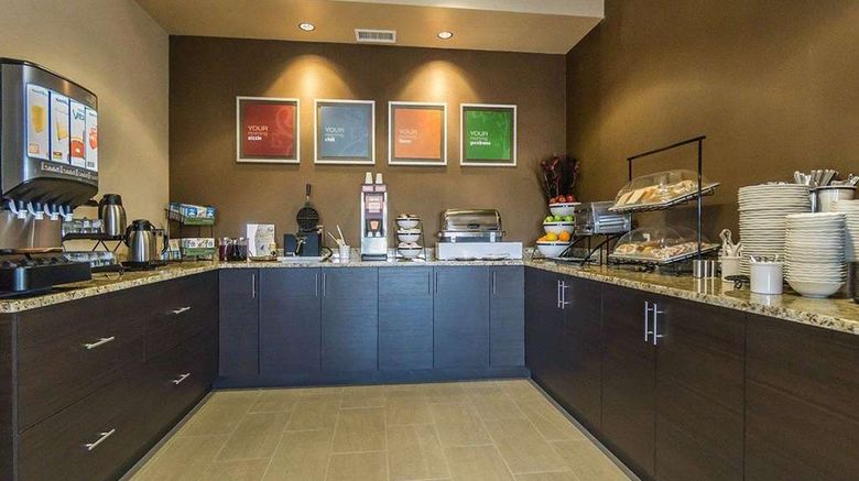 <b>Comfort Inn & Suites Edmonton Intl Restaurant</b>. Images powered by <a href="https://iceportal.shijigroup.com/" title="IcePortal" target="_blank">IcePortal</a>.