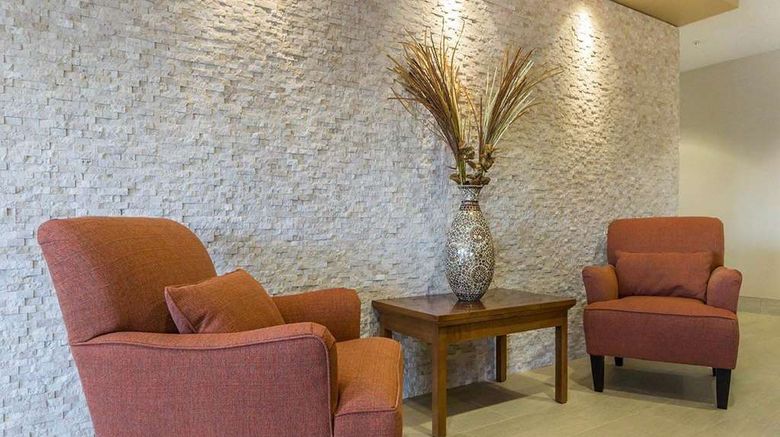 <b>Comfort Inn & Suites Edmonton Intl Lobby</b>. Images powered by <a href="https://iceportal.shijigroup.com/" title="IcePortal" target="_blank">IcePortal</a>.