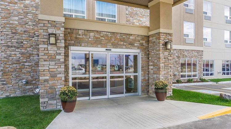 Comfort Inn & Suites Edmonton Intl Exterior