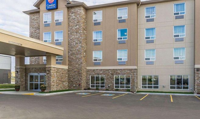 Comfort Inn & Suites Edmonton Intl Exterior