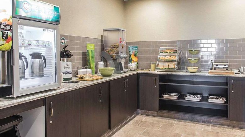 <b>Quality Inn & Suites Kingston Restaurant</b>. Images powered by <a href="https://iceportal.shijigroup.com/" title="IcePortal" target="_blank">IcePortal</a>.