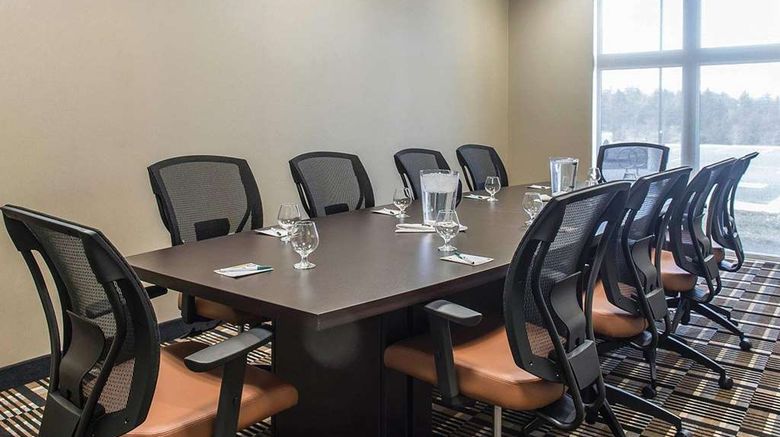 <b>Quality Inn & Suites Kingston Meeting</b>. Images powered by <a href="https://iceportal.shijigroup.com/" title="IcePortal" target="_blank">IcePortal</a>.