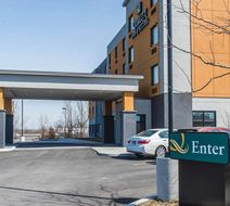 Quality Inn & Suites Kingston Exterior