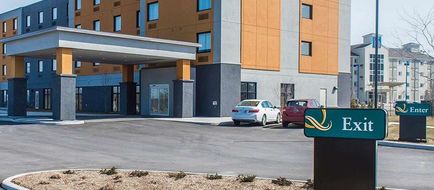 Quality Inn & Suites Kingston Exterior