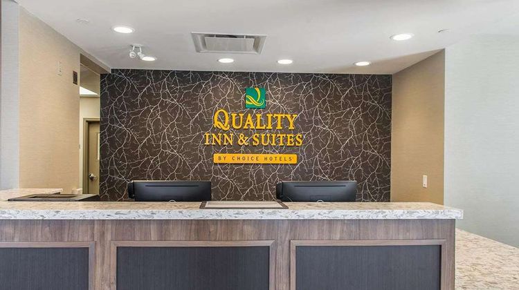 Quality Inn & Suites Kingston Lobby