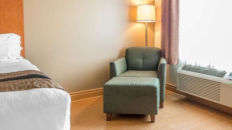 <b>Quality Inn & Suites Hawkesbury Room</b>. Images powered by <a href="https://iceportal.shijigroup.com/" title="IcePortal" target="_blank">IcePortal</a>.