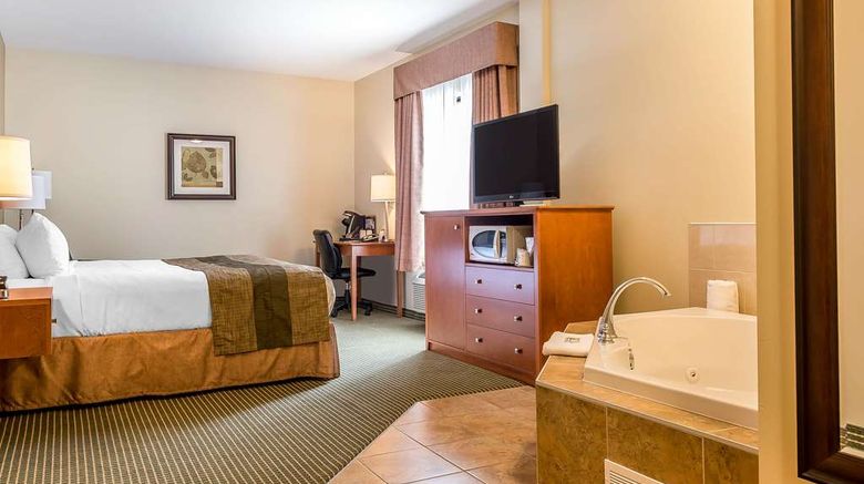 <b>Quality Inn & Suites Hawkesbury Suite</b>. Images powered by <a href="https://iceportal.shijigroup.com/" title="IcePortal" target="_blank">IcePortal</a>.