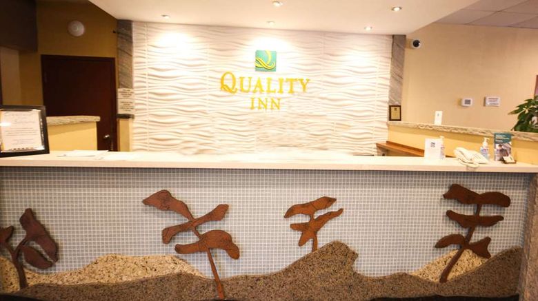 <b>Quality Inn Bracebridge Lobby</b>. Images powered by <a href="https://iceportal.shijigroup.com/" title="IcePortal" target="_blank">IcePortal</a>.