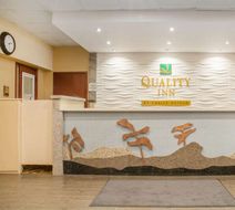 Quality Inn Bracebridge Lobby