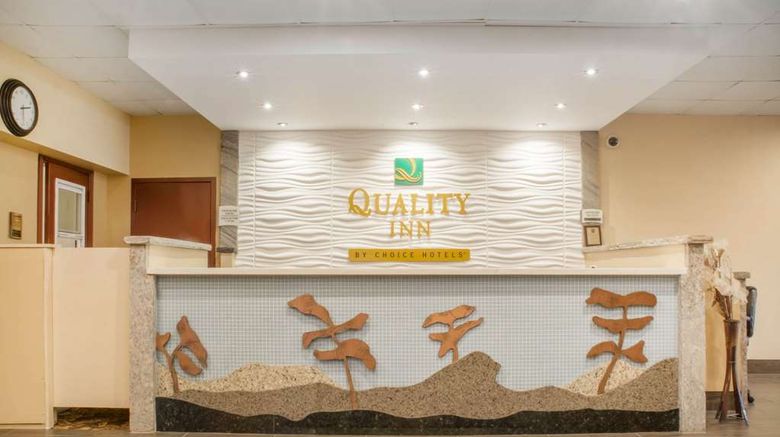 <b>Quality Inn Bracebridge Lobby</b>. Images powered by <a href="https://iceportal.shijigroup.com/" title="IcePortal" target="_blank">IcePortal</a>.
