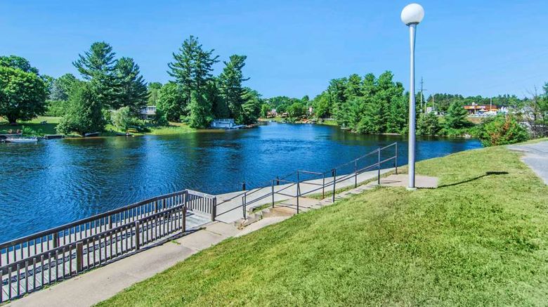 <b>Quality Inn Bracebridge Exterior</b>. Images powered by <a href="https://iceportal.shijigroup.com/" title="IcePortal" target="_blank">IcePortal</a>.