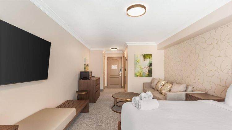 Velora Hinton an Ascend Collection Hotel Room