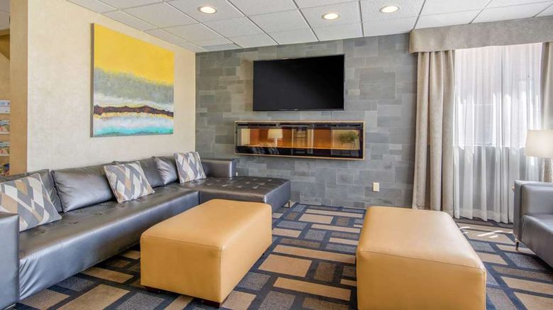 <b>Clarion Hotel Sudbury Lobby</b>. Images powered by <a href="https://iceportal.shijigroup.com/" title="IcePortal" target="_blank">IcePortal</a>.