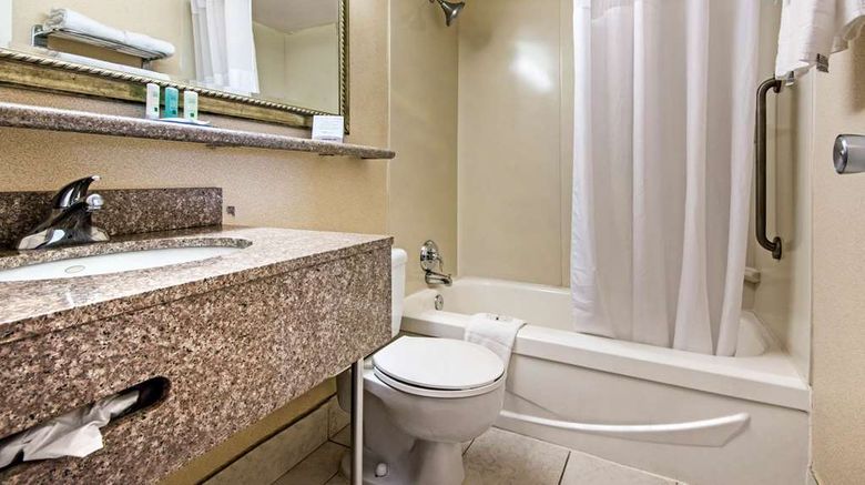 <b>Quality Inn & Suites Mississauga Room</b>. Images powered by <a href="https://iceportal.shijigroup.com/" title="IcePortal" target="_blank">IcePortal</a>.